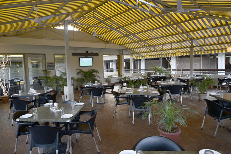 Lounge Bar Hotel Coconut Kudal